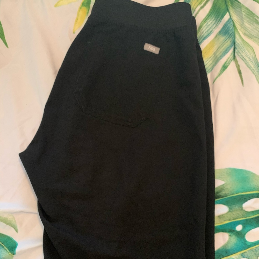 Figs black scrub bottom